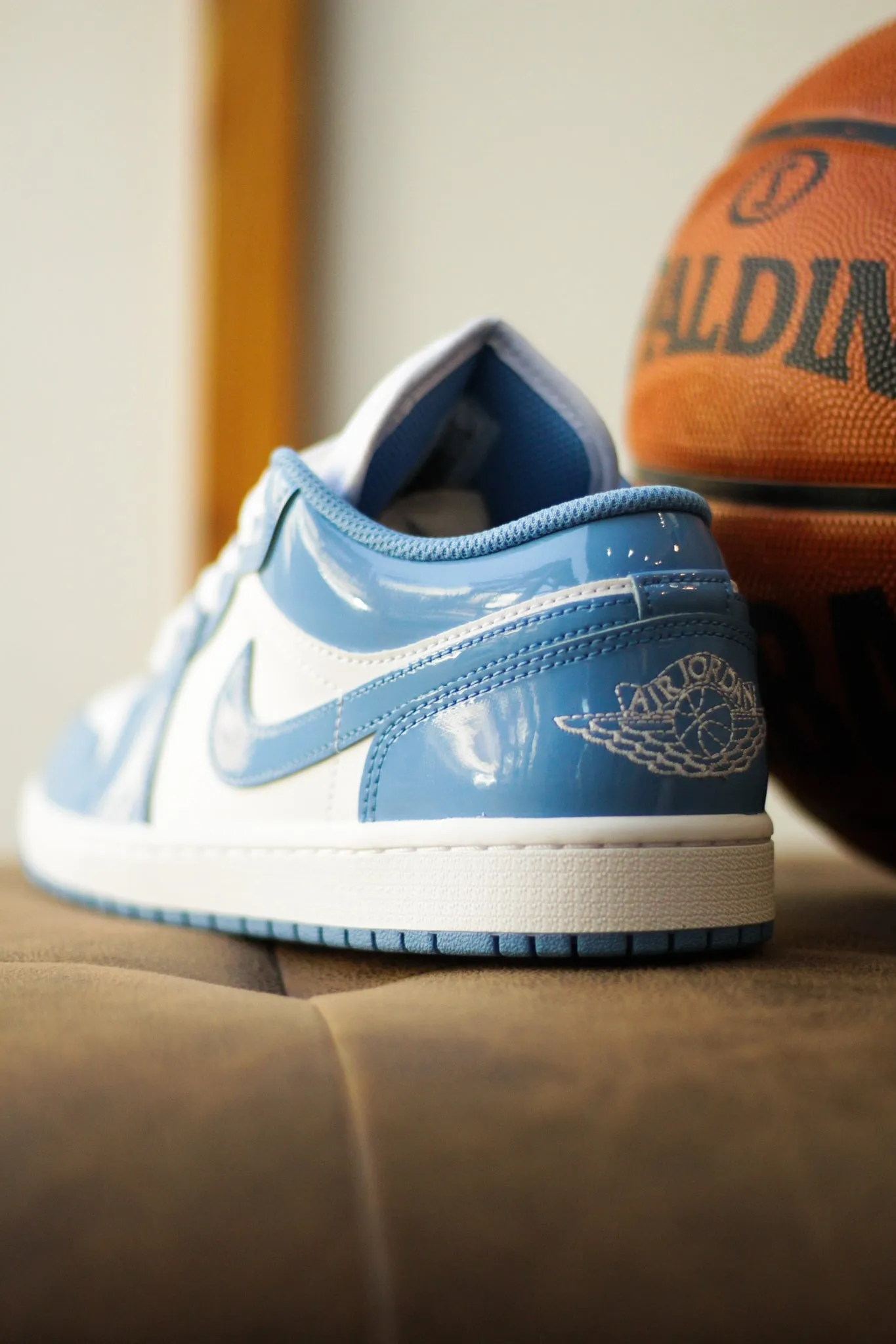 AIR JORDAN 1 LOW SE "LEGEND BLUE"