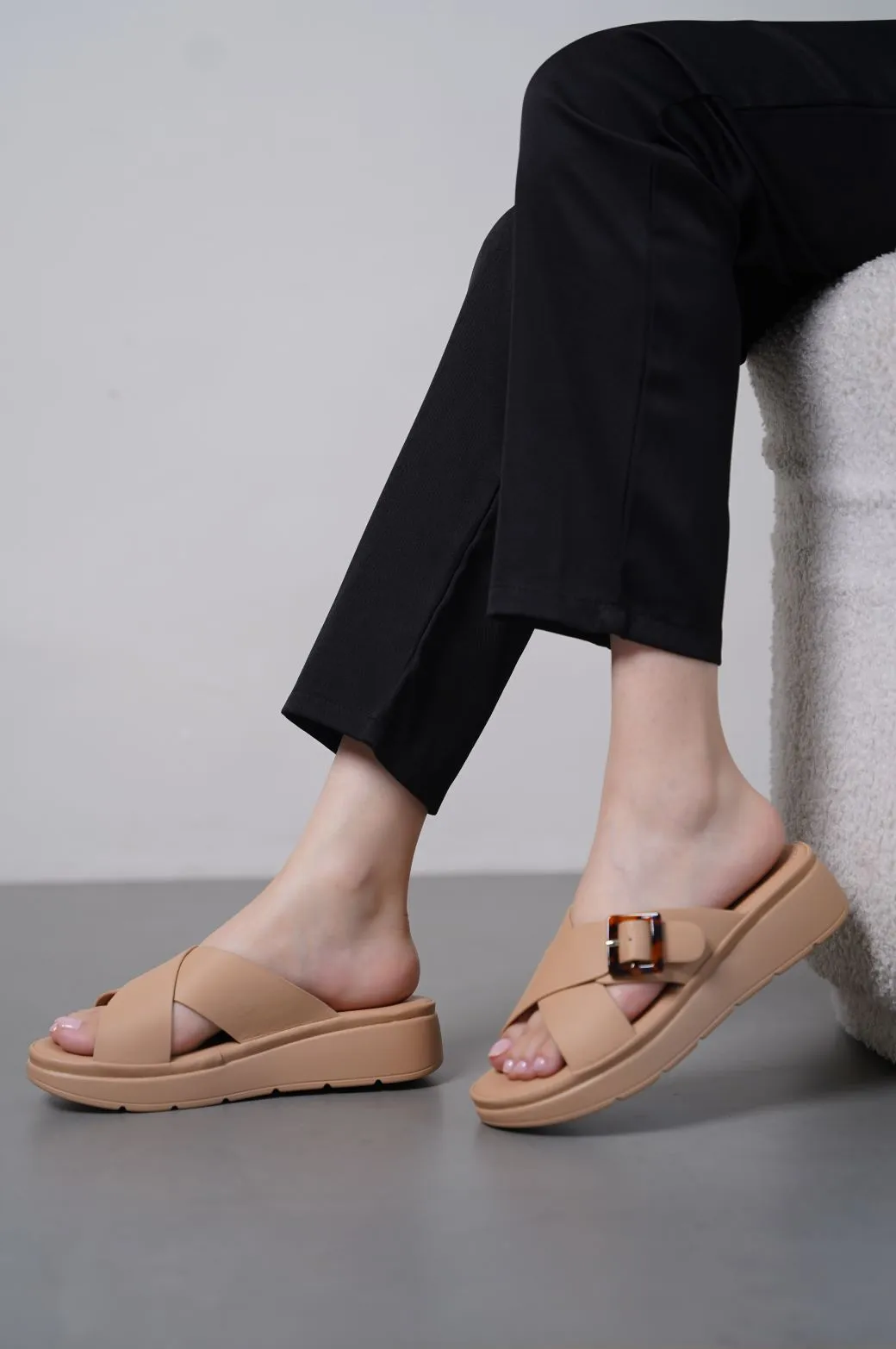 BALANCE CRISS-CROSS MAMA SLIDES